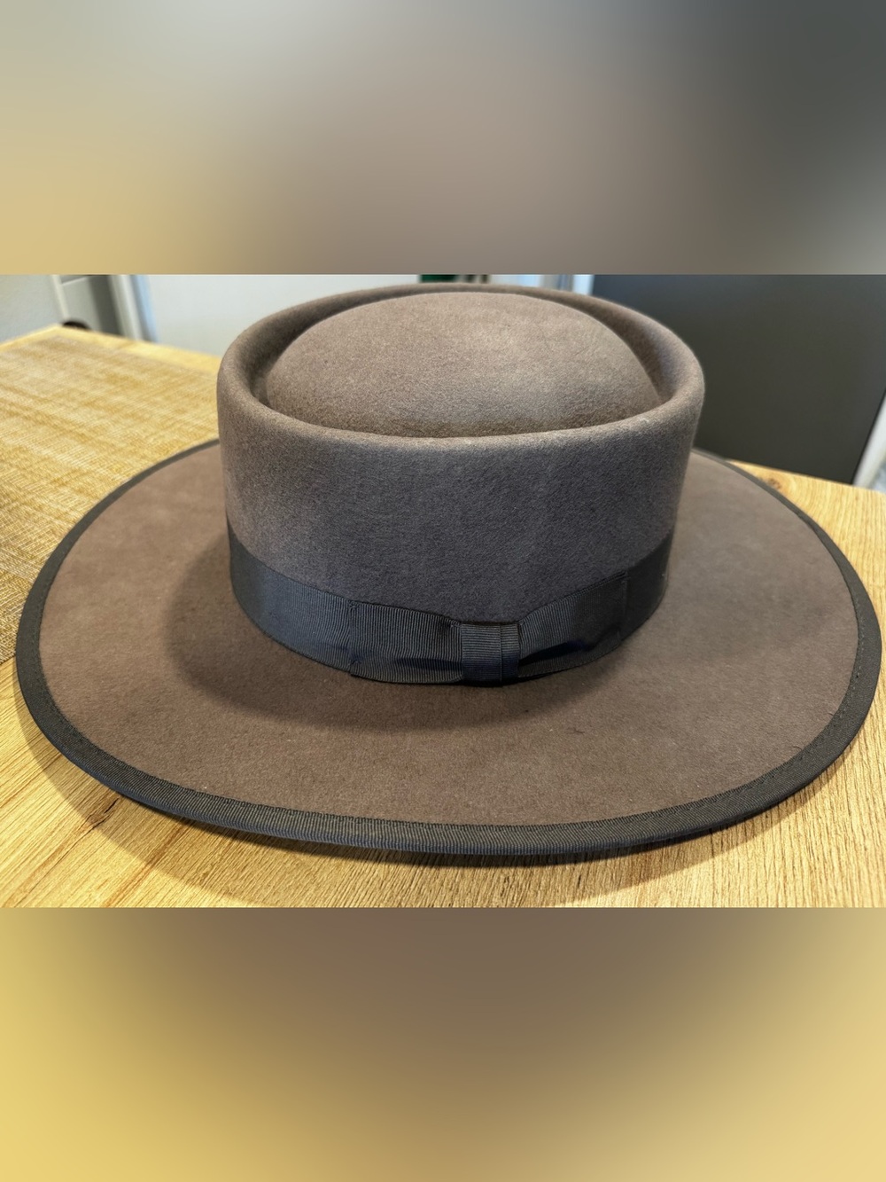 Womens Gray Felt Ribbon Trim Hat